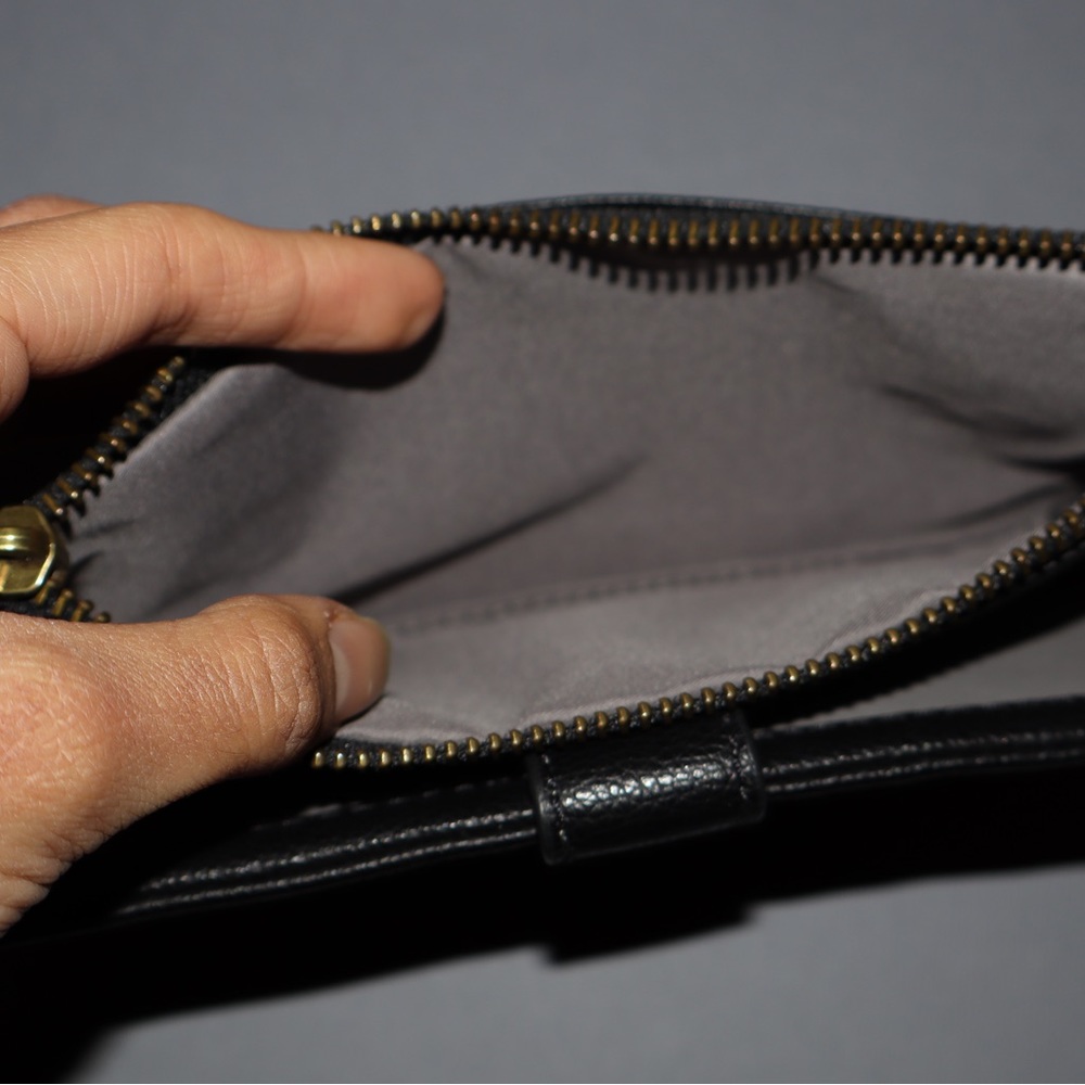 Fossil Lainie Clutch Black Leather Wallet With Gray Interior - Picture 5 of 8